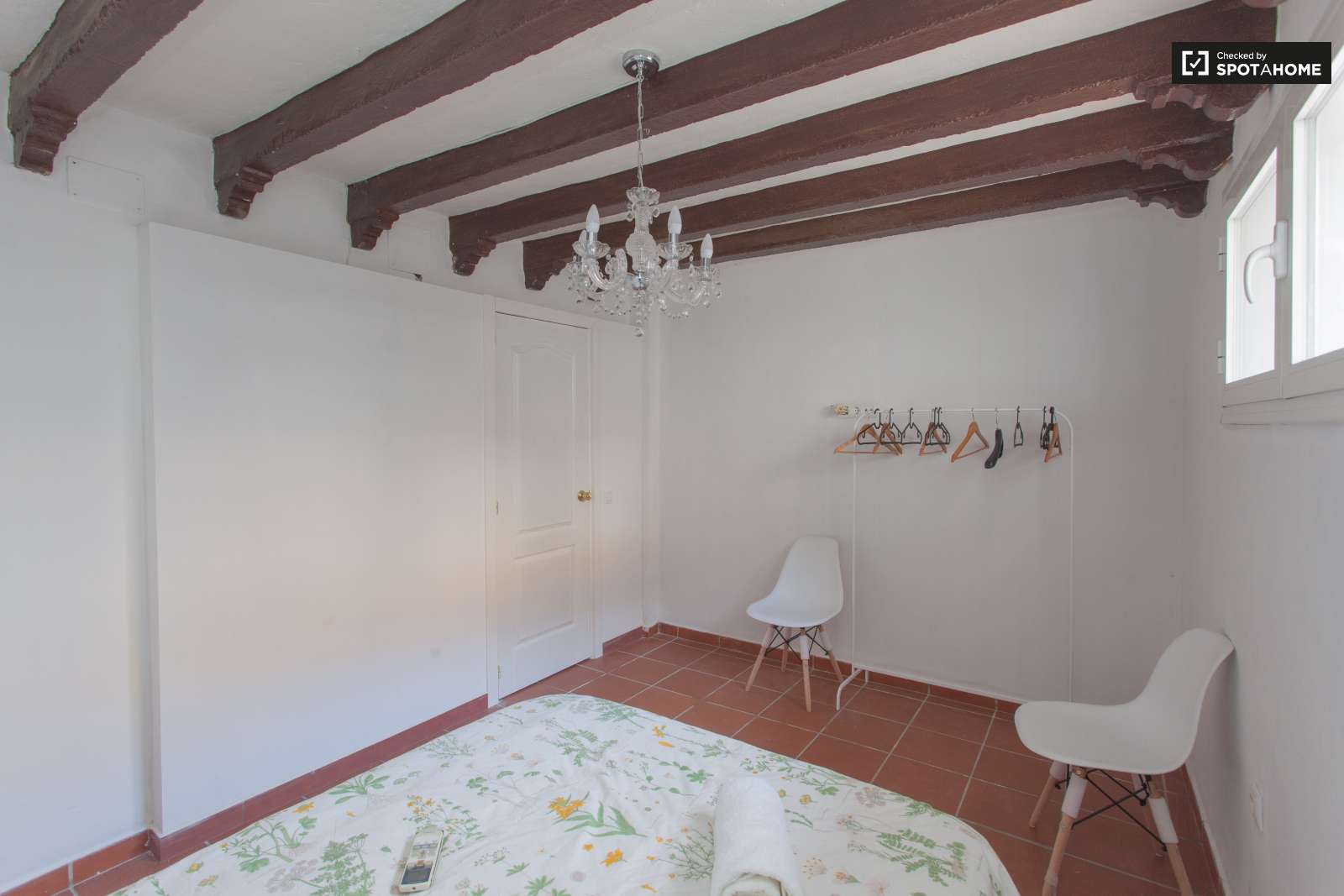 Spacious room in a house with a garden 2 minutes from Plaza de España