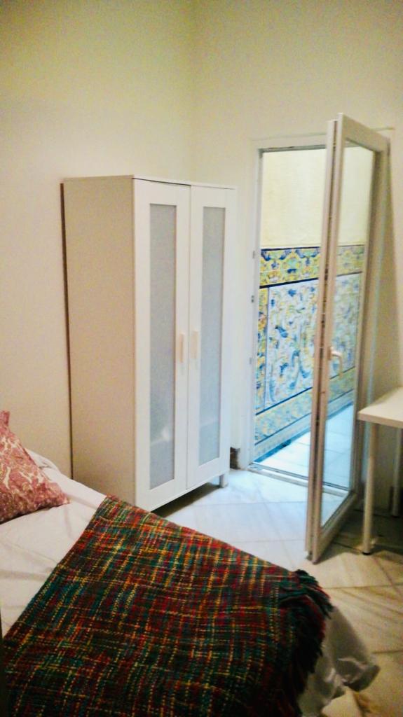 Room in the city center with a private Andalusian style patio