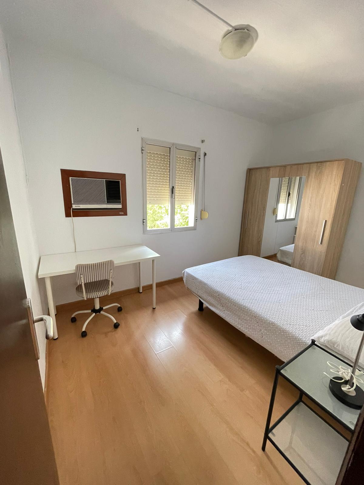 Room in Triana with Air Conditioning